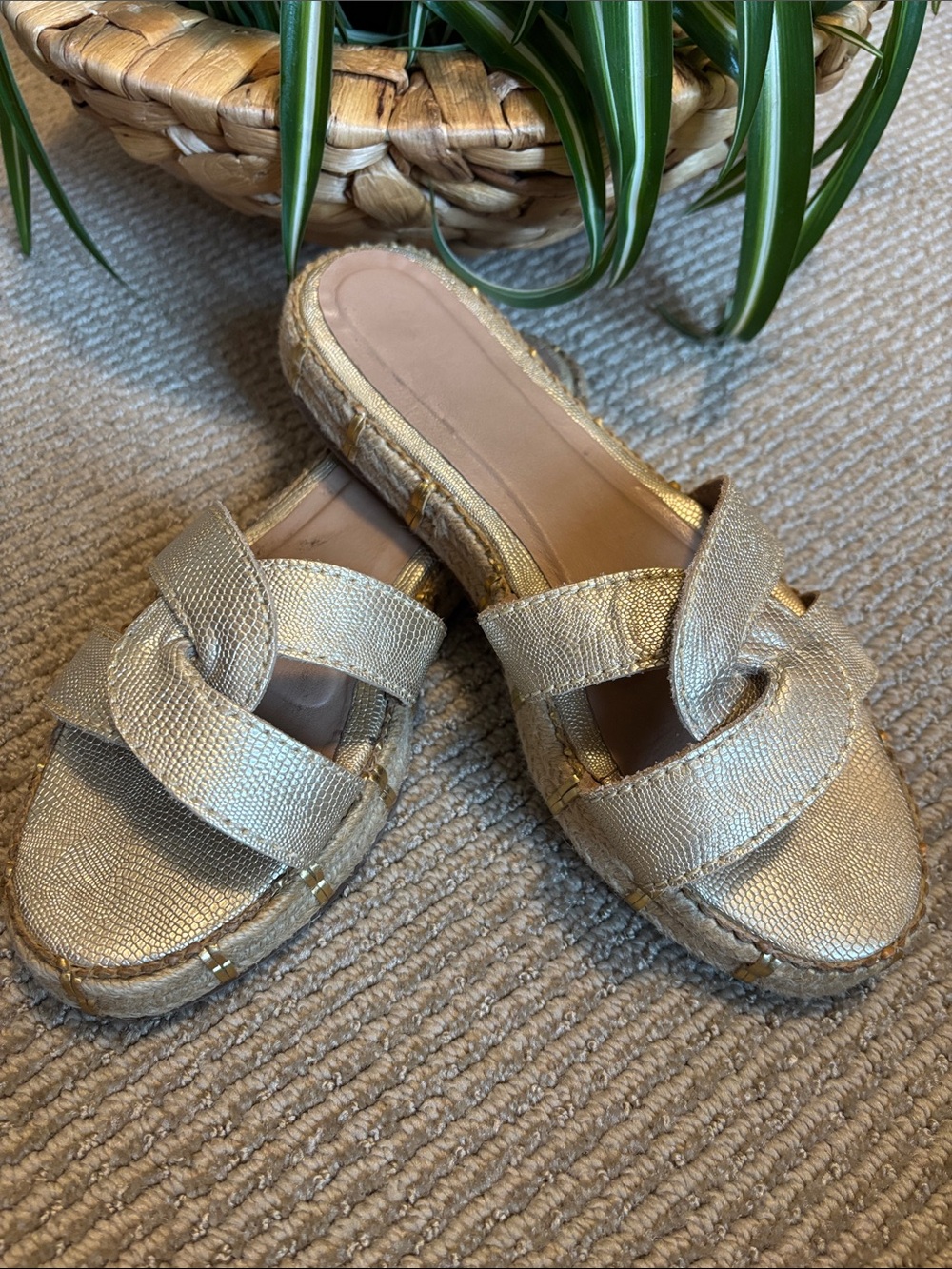 Kaanas Gold Woven Espadrille Slides — Size 8
